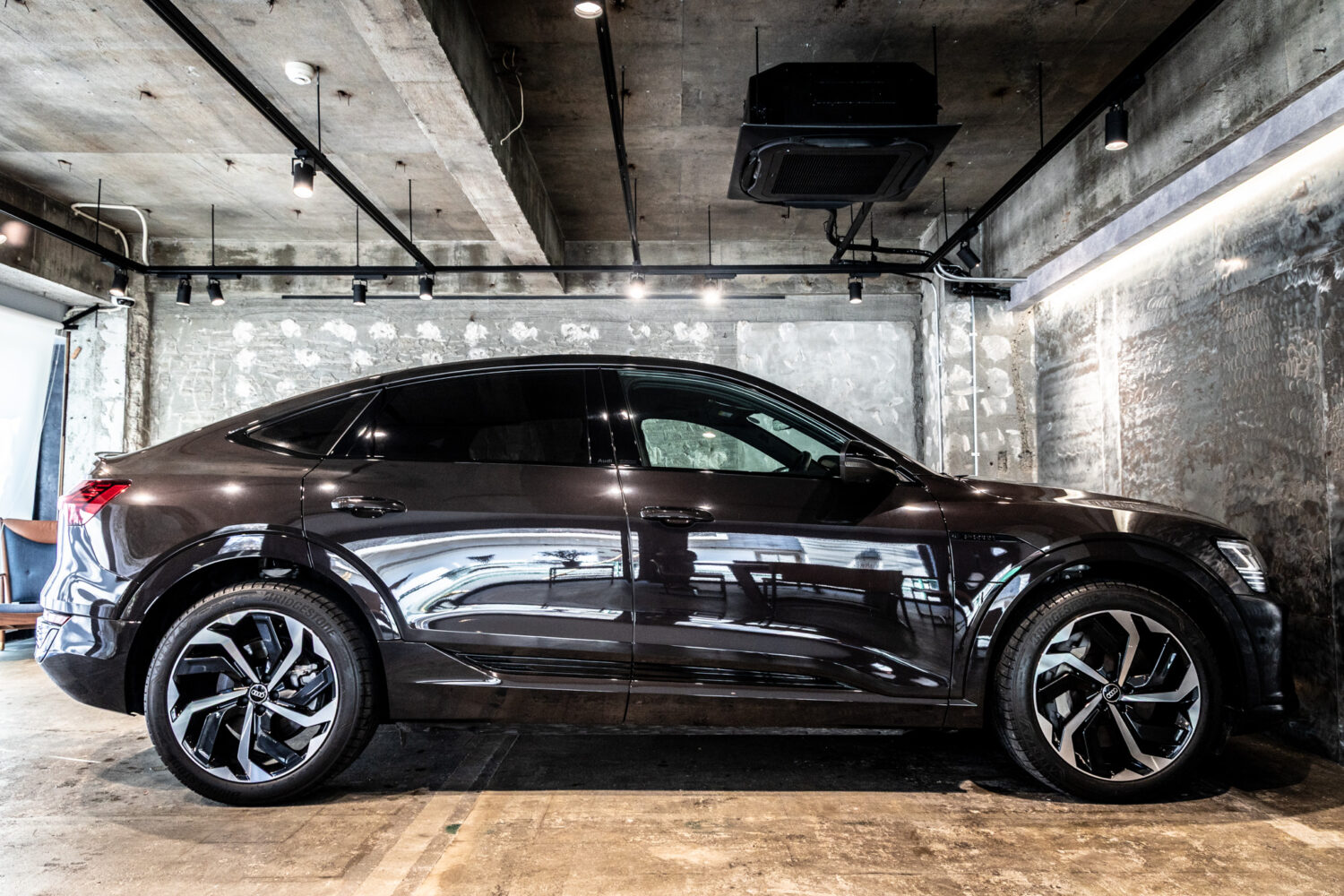 Q8スポーツバック e-トロン 55 クワトロ Sライン