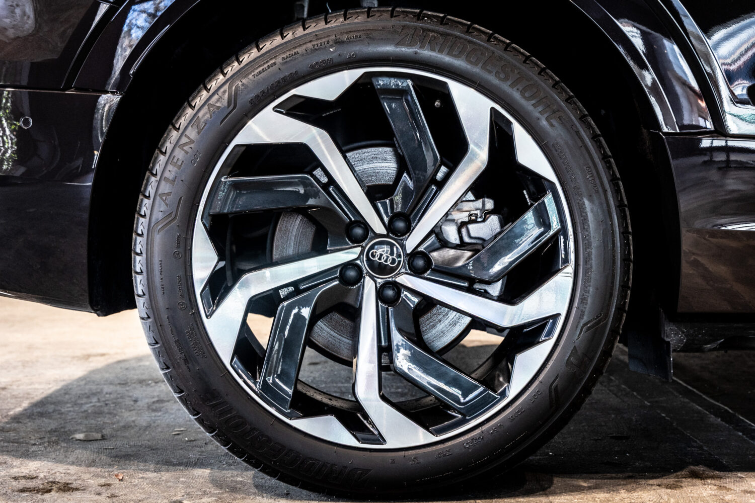 Q8スポーツバック e-トロン 55 クワトロ Sライン