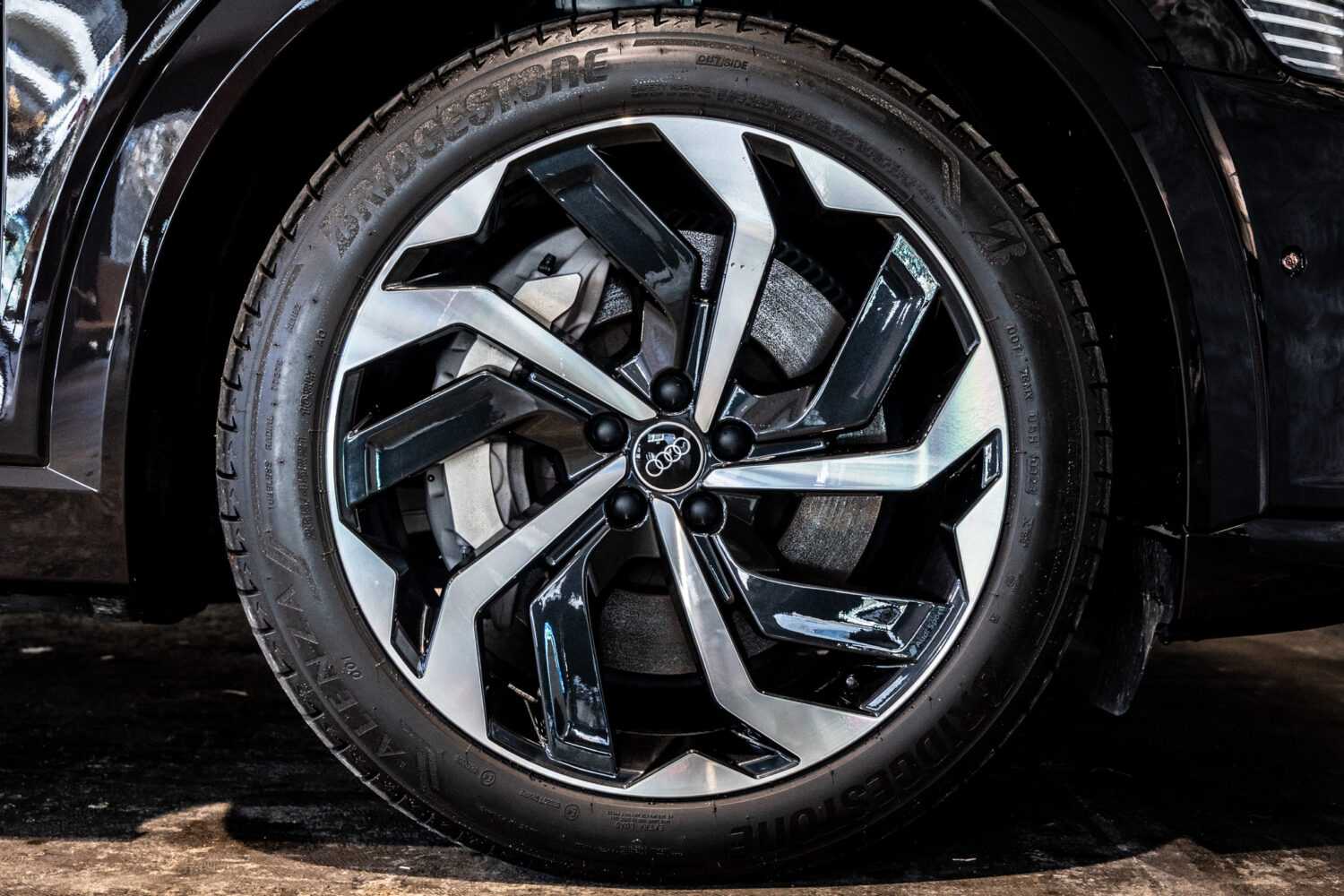 Q8スポーツバック e-トロン 55 クワトロ Sライン