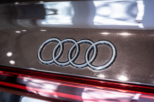 Q8スポーツバック e-トロン 55 クワトロ Sライン