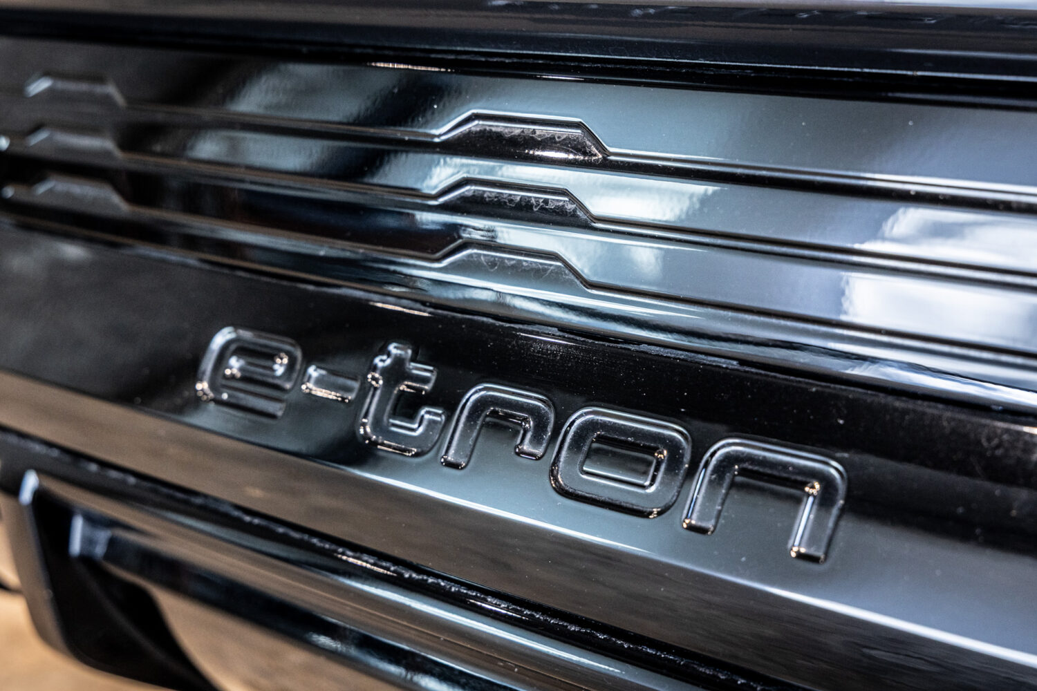 Q8スポーツバック e-トロン 55 クワトロ Sライン