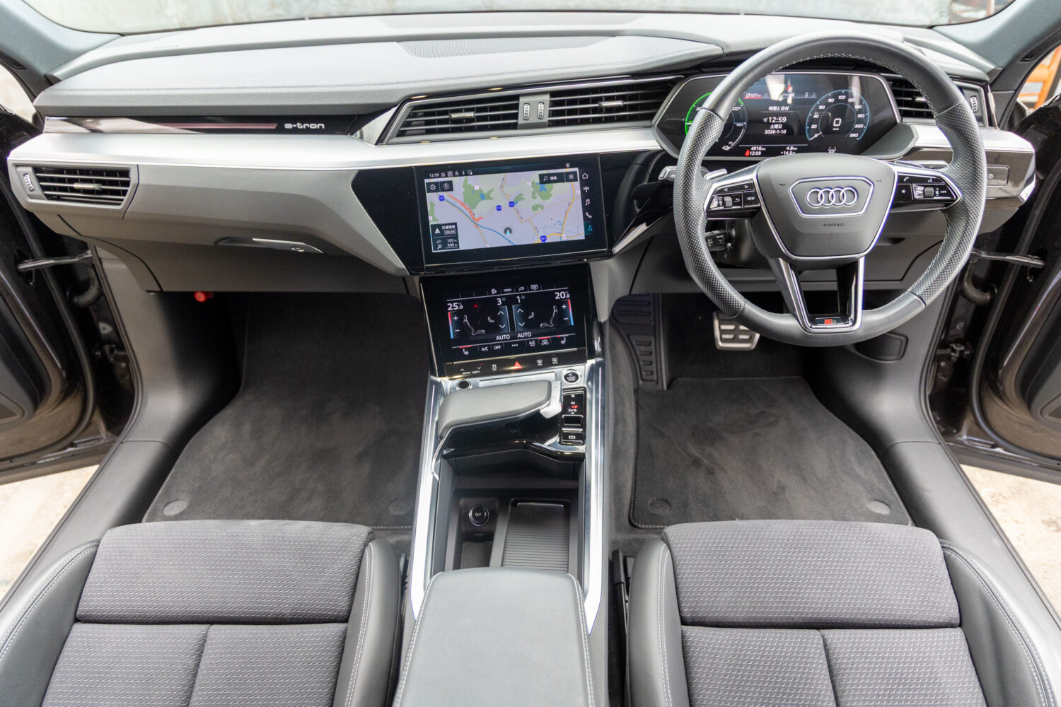 Q8スポーツバック e-トロン 55 クワトロ Sライン