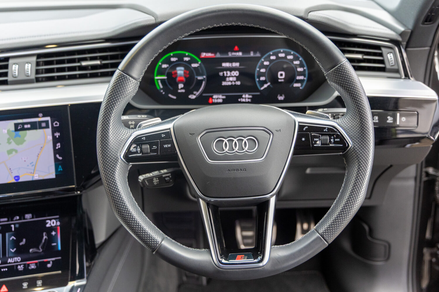 Q8スポーツバック e-トロン 55 クワトロ Sライン