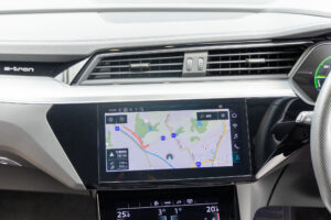 Q8スポーツバック e-トロン 55 クワトロ Sライン