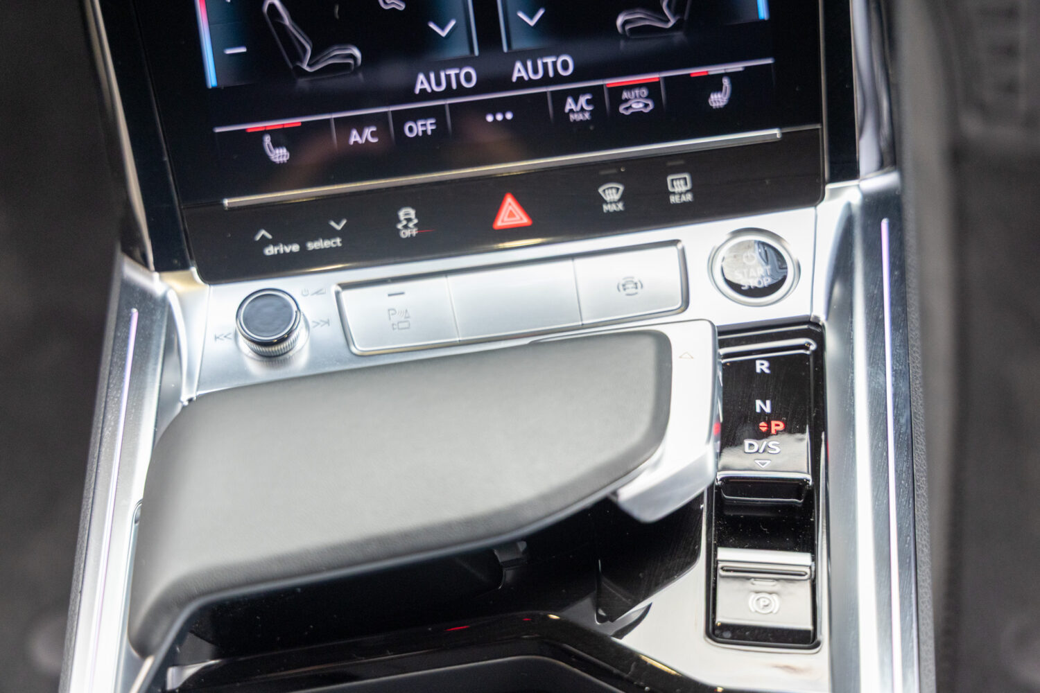 Q8スポーツバック e-トロン 55 クワトロ Sライン