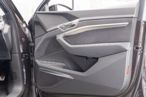 Q8スポーツバック e-トロン 55 クワトロ Sライン