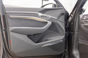 Q8スポーツバック e-トロン 55 クワトロ Sライン