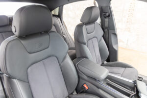 Q8スポーツバック e-トロン 55 クワトロ Sライン