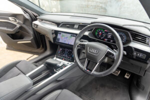 Q8スポーツバック e-トロン 55 クワトロ Sライン