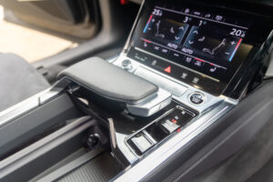 Q8スポーツバック e-トロン 55 クワトロ Sライン