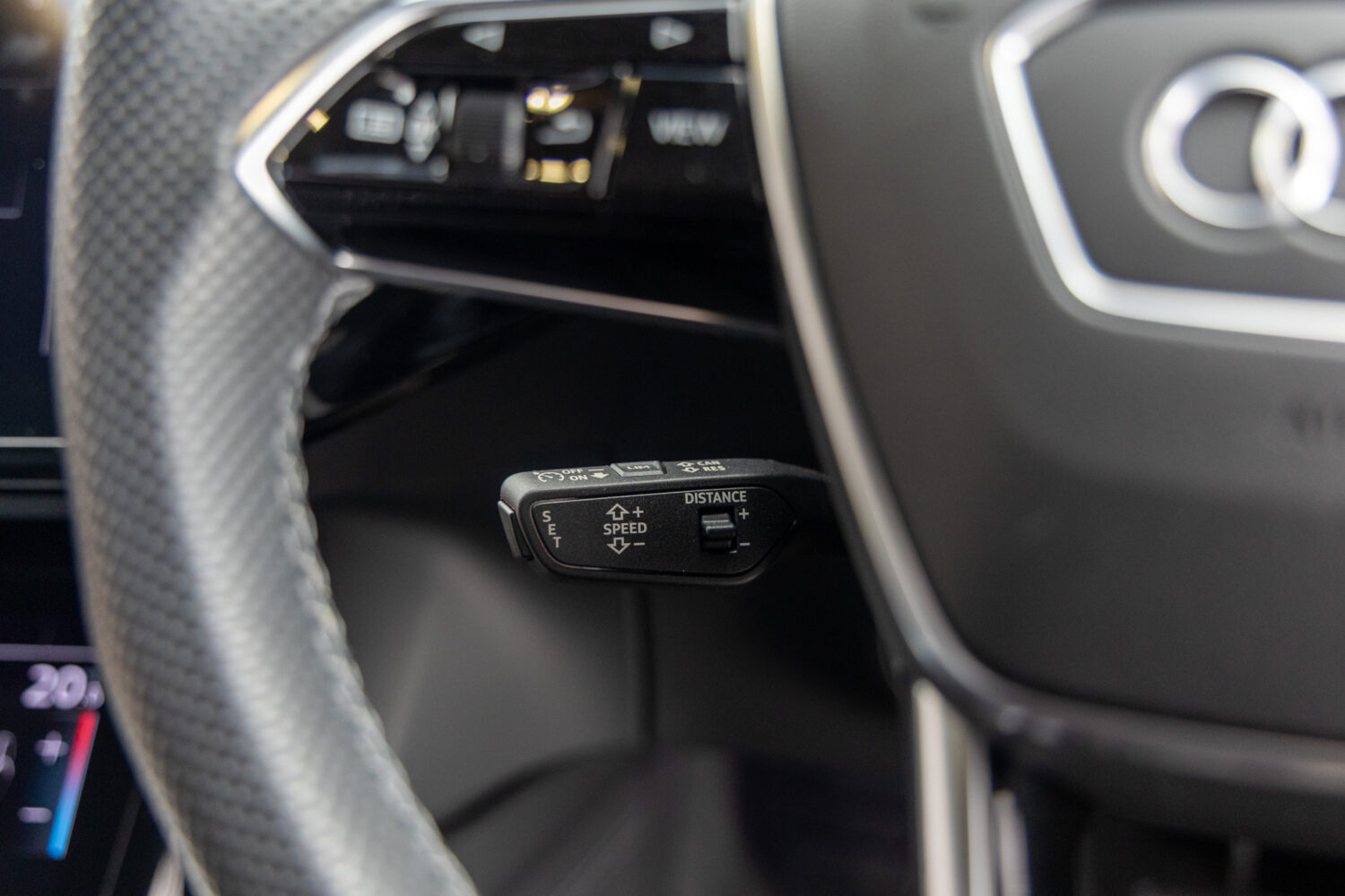 Q8スポーツバック e-トロン 55 クワトロ Sライン