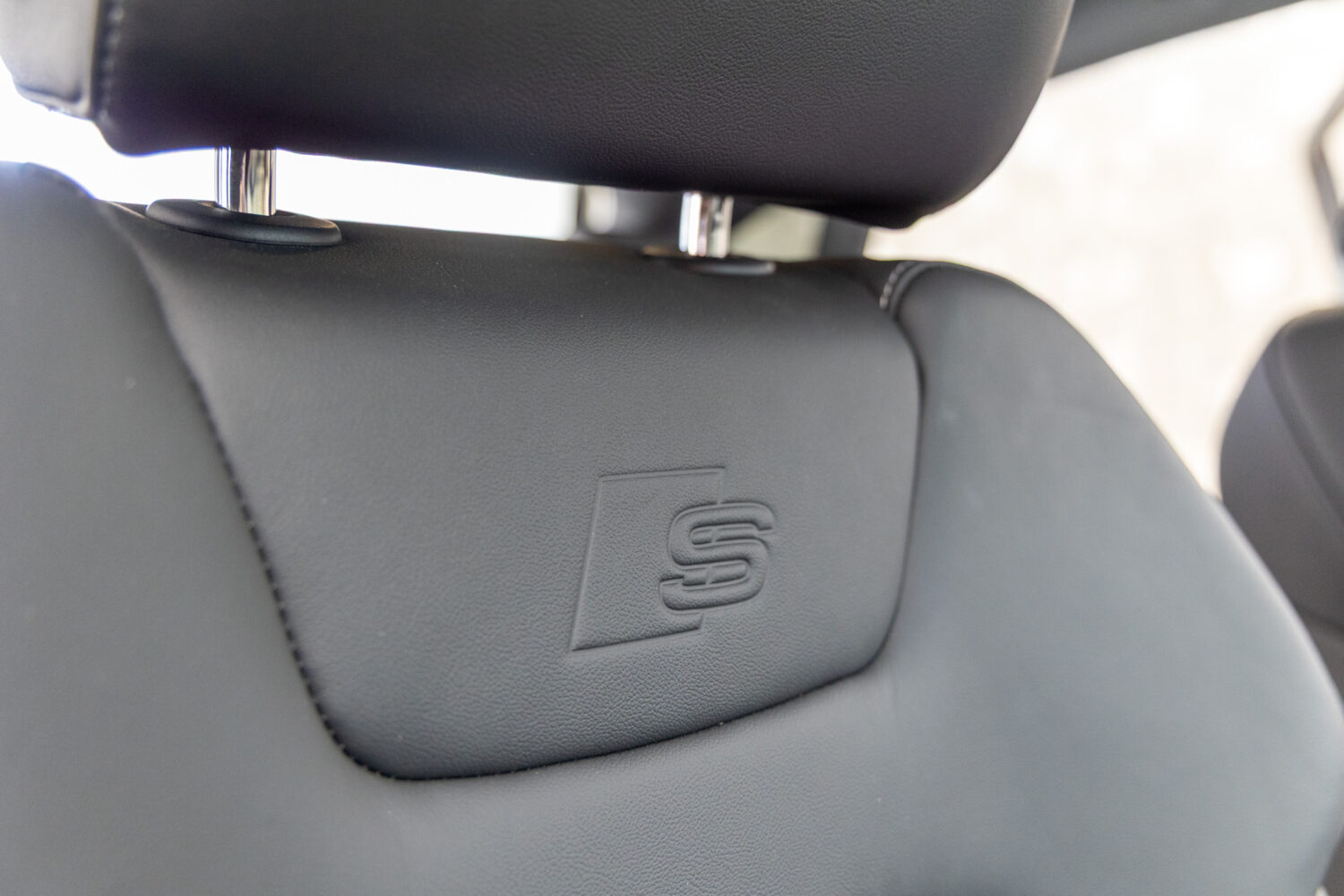 Q8スポーツバック e-トロン 55 クワトロ Sライン