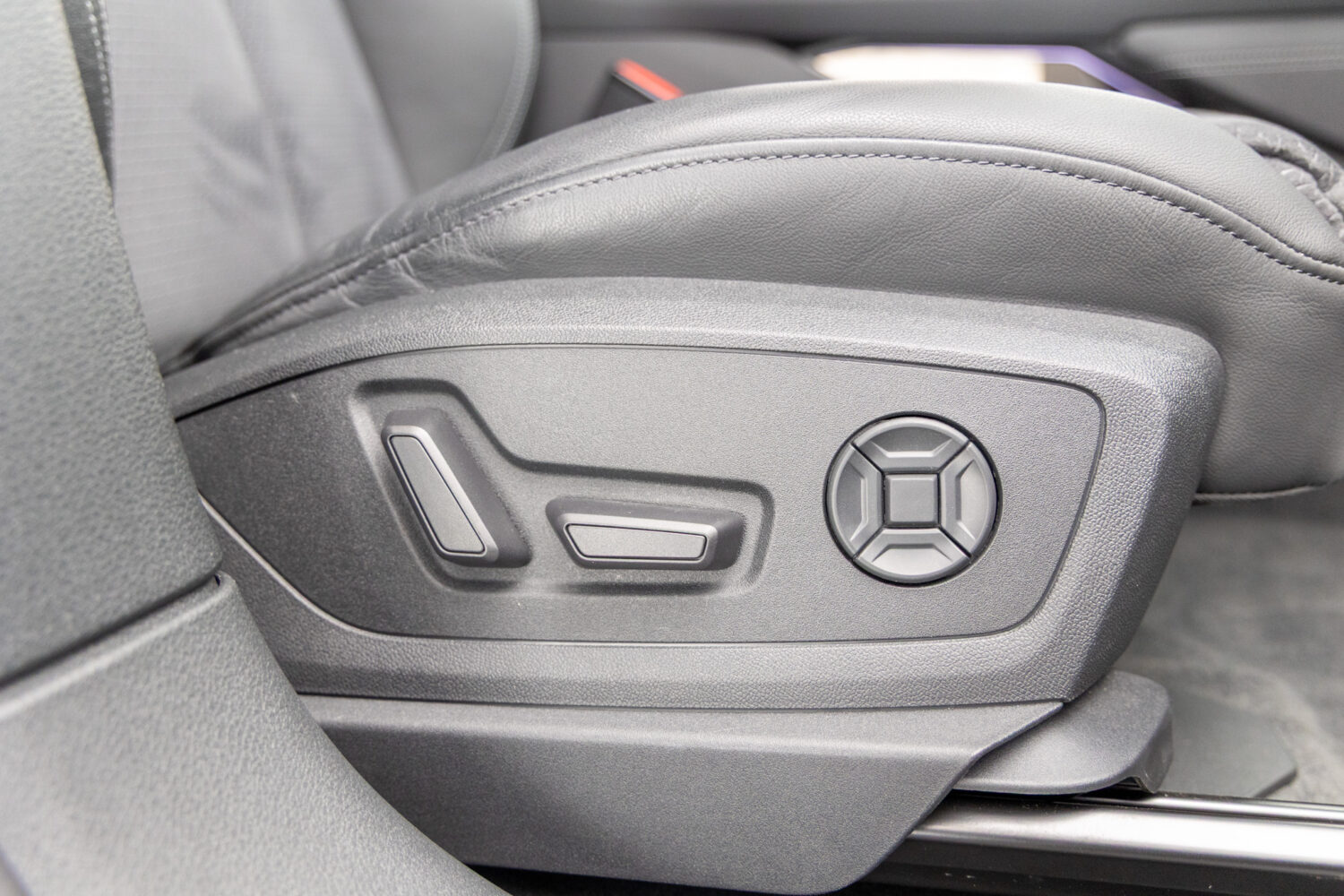 Q8スポーツバック e-トロン 55 クワトロ Sライン