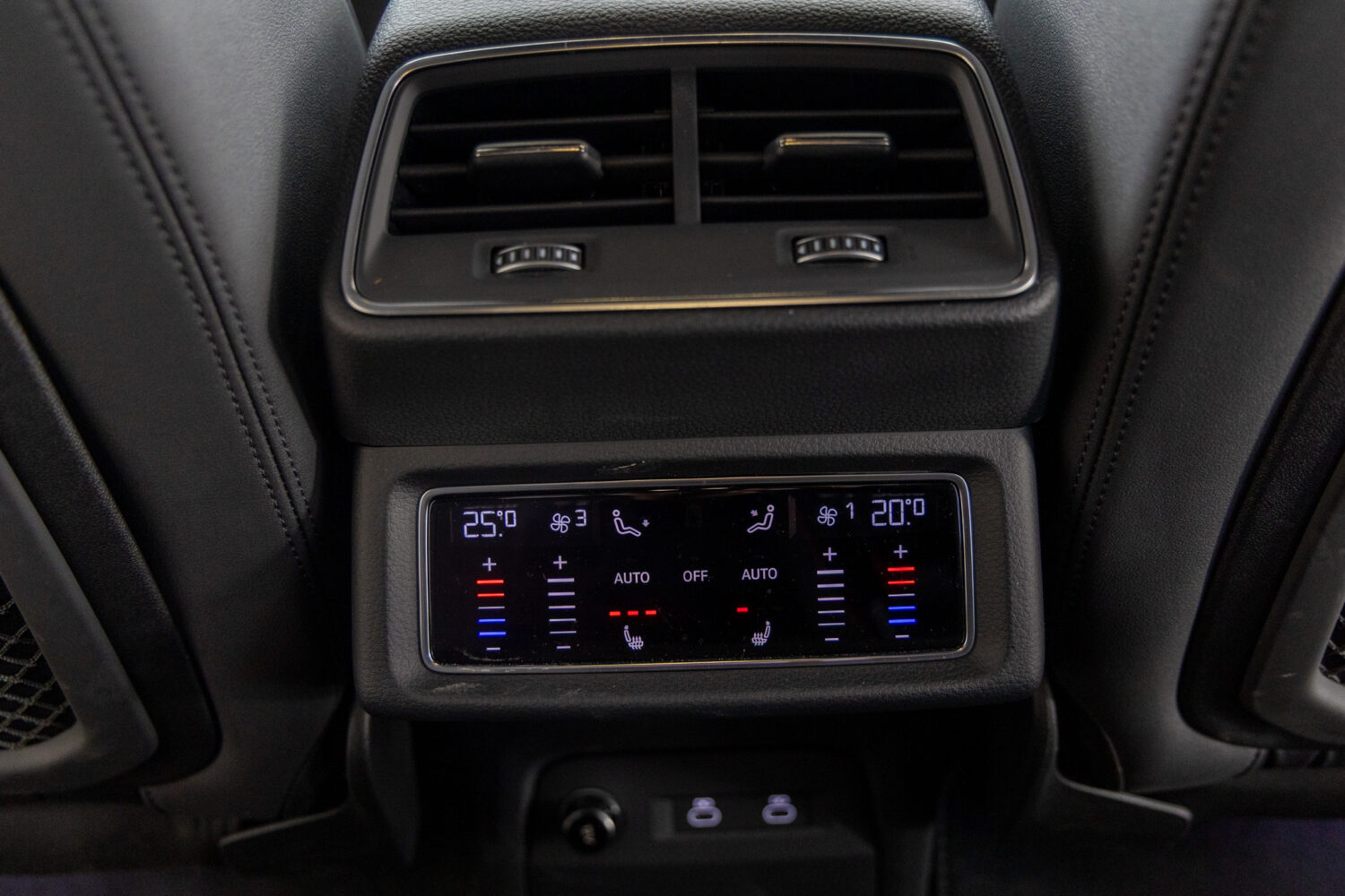 Q8スポーツバック e-トロン 55 クワトロ Sライン