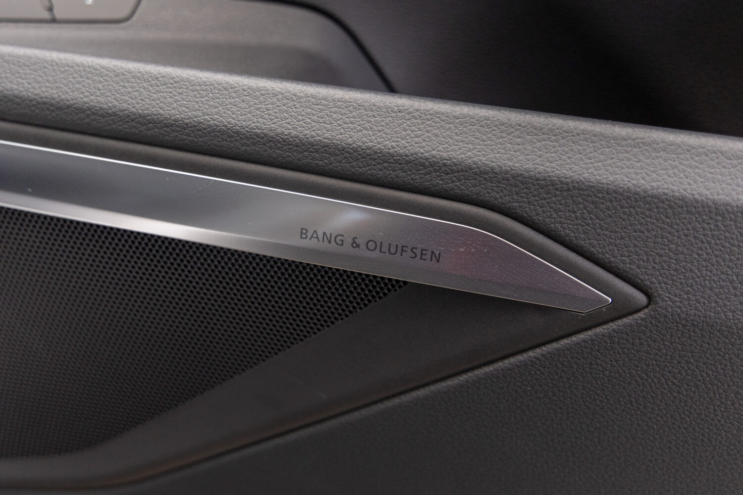 Q8スポーツバック e-トロン 55 クワトロ Sライン