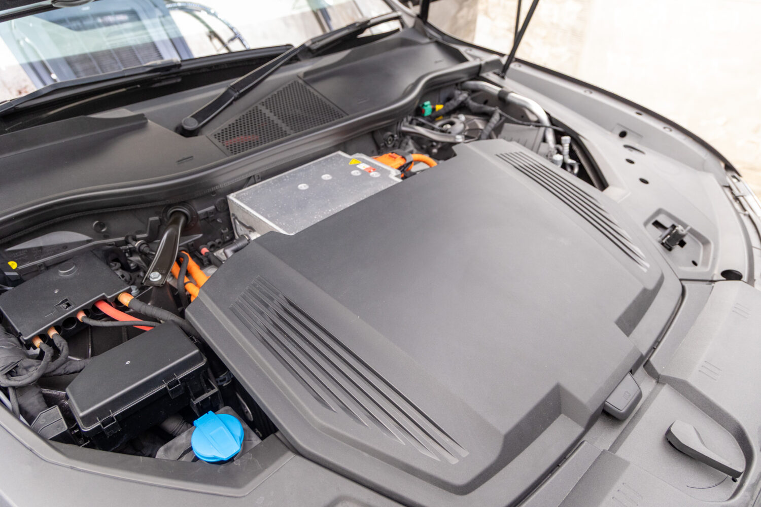 Q8スポーツバック e-トロン 55 クワトロ Sライン