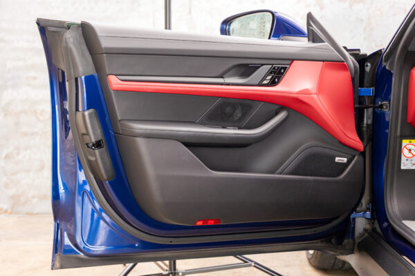 タイカン 4S パフォーマンスバッテリープラス