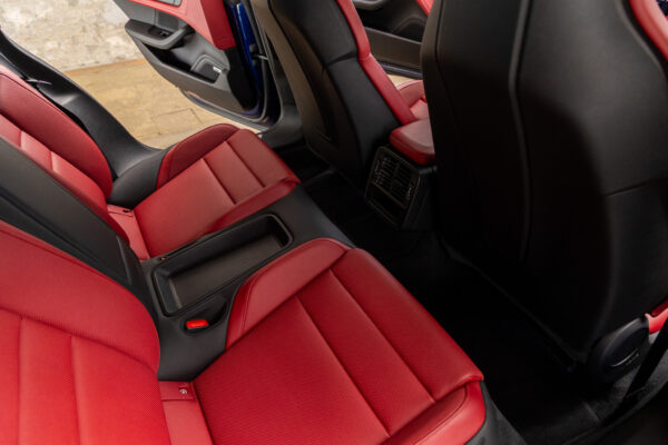 タイカン 4S パフォーマンスバッテリープラス