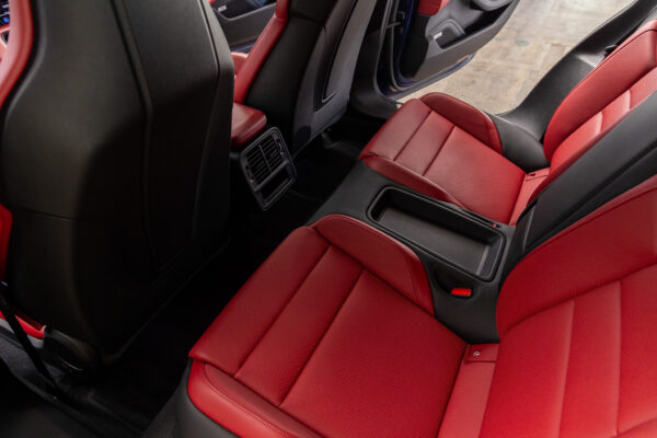 タイカン 4S パフォーマンスバッテリープラス