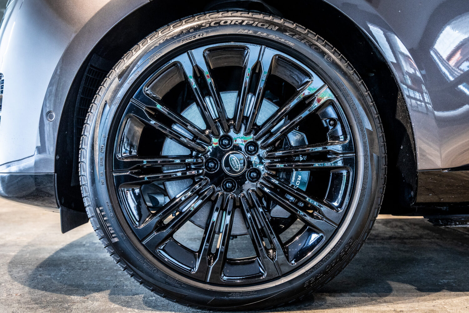 レンジローバー オートバイオグラフィ 4.4L P530 LWB 4WD