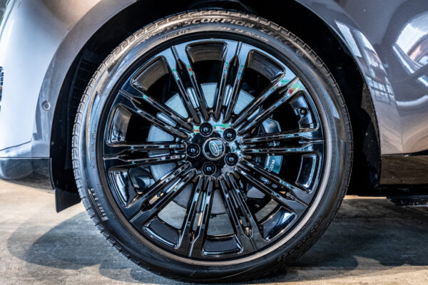 レンジローバー オートバイオグラフィ 4.4L P530 LWB 4WD