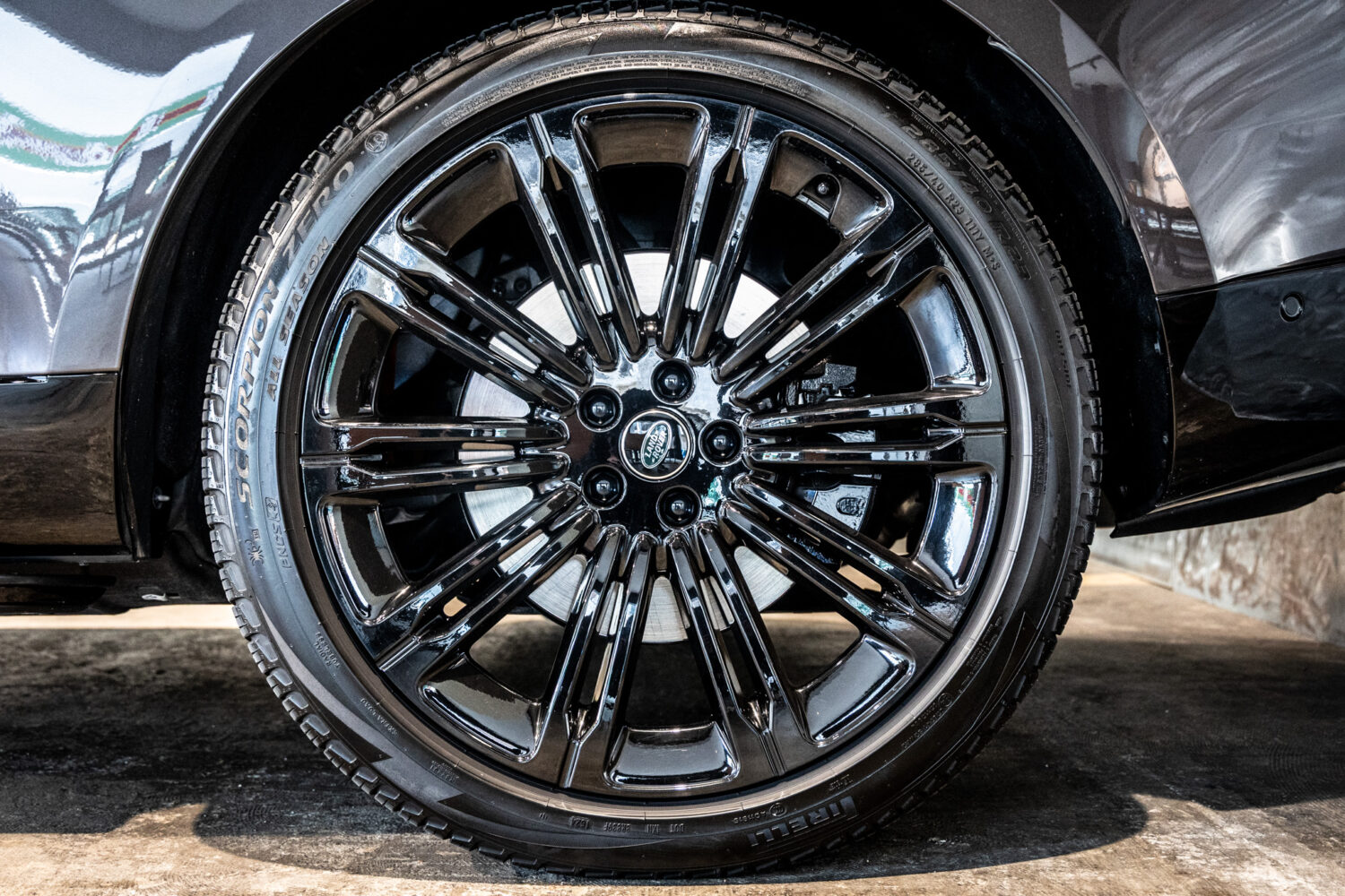 レンジローバー オートバイオグラフィ 4.4L P530 LWB 4WD