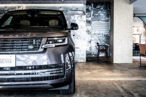 レンジローバー オートバイオグラフィ 4.4L P530 LWB 4WD