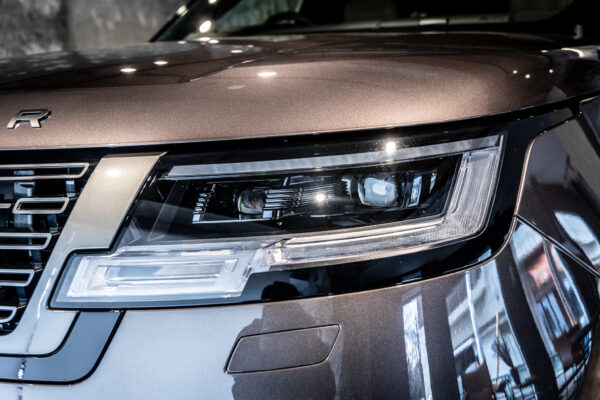 レンジローバー オートバイオグラフィ 4.4L P530 LWB 4WD