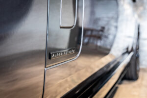 レンジローバー オートバイオグラフィ 4.4L P530 LWB 4WD