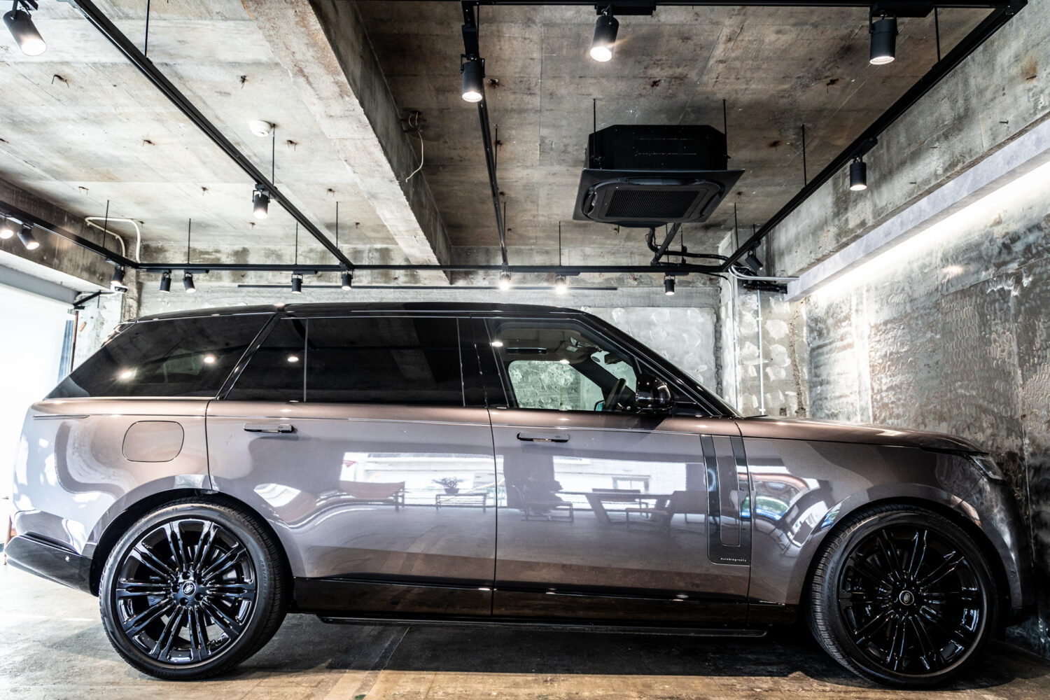 レンジローバー オートバイオグラフィ 4.4L P530 LWB 4WD