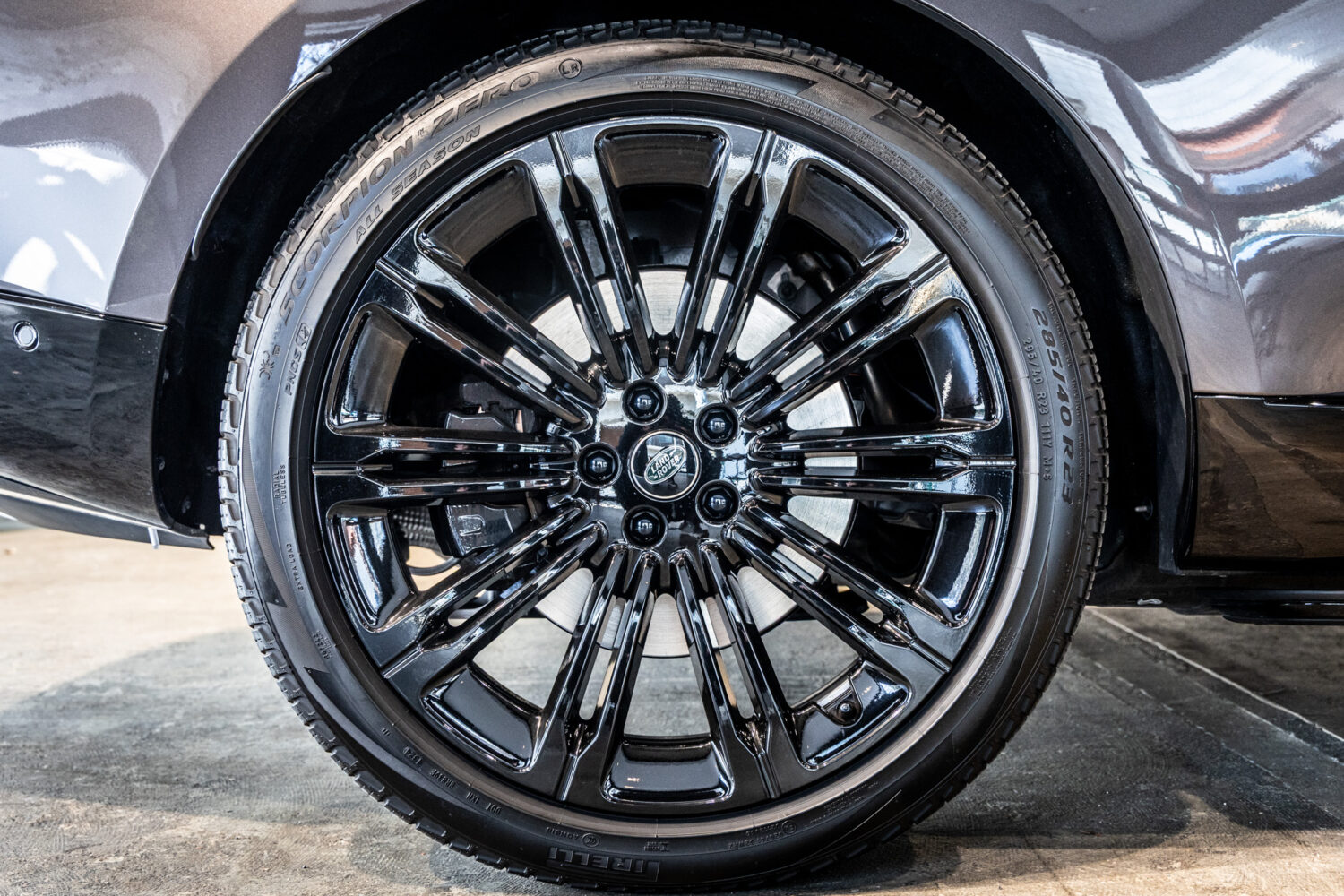 レンジローバー オートバイオグラフィ 4.4L P530 LWB 4WD