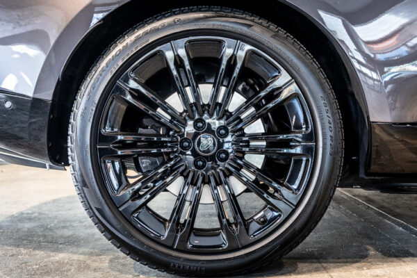 レンジローバー オートバイオグラフィ 4.4L P530 LWB 4WD