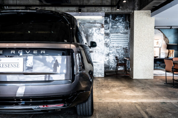 レンジローバー オートバイオグラフィ 4.4L P530 LWB 4WD