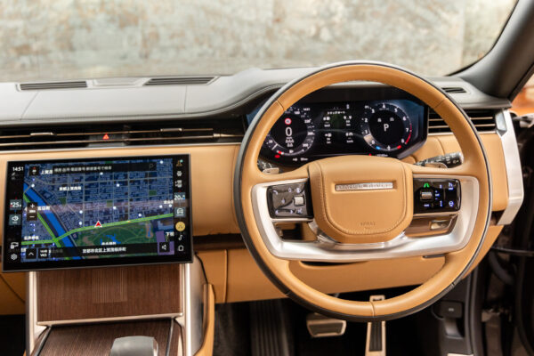 レンジローバー オートバイオグラフィ 4.4L P530 LWB 4WD