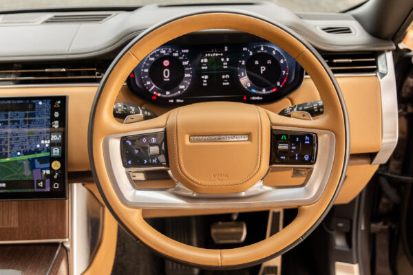 レンジローバー オートバイオグラフィ 4.4L P530 LWB 4WD