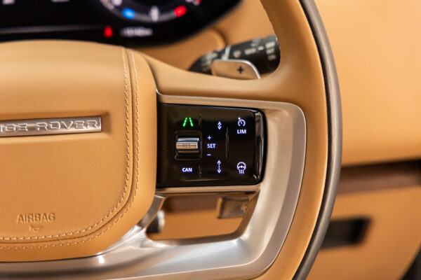 レンジローバー オートバイオグラフィ 4.4L P530 LWB 4WD