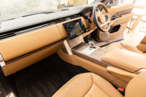 レンジローバー オートバイオグラフィ 4.4L P530 LWB 4WD