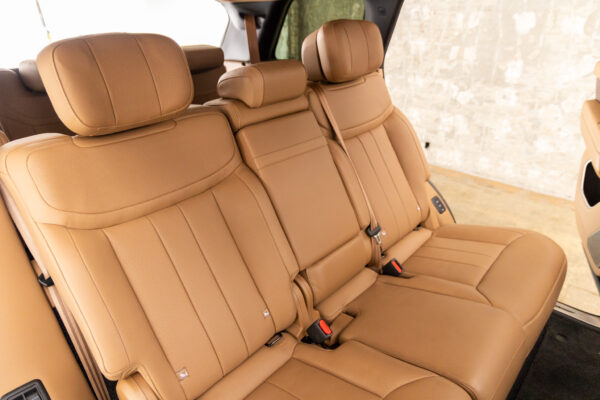 レンジローバー オートバイオグラフィ 4.4L P530 LWB 4WD