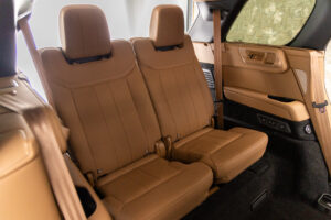 レンジローバー オートバイオグラフィ 4.4L P530 LWB 4WD