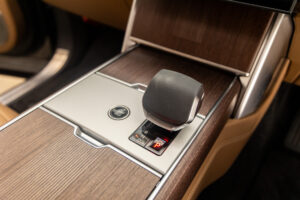 レンジローバー オートバイオグラフィ 4.4L P530 LWB 4WD