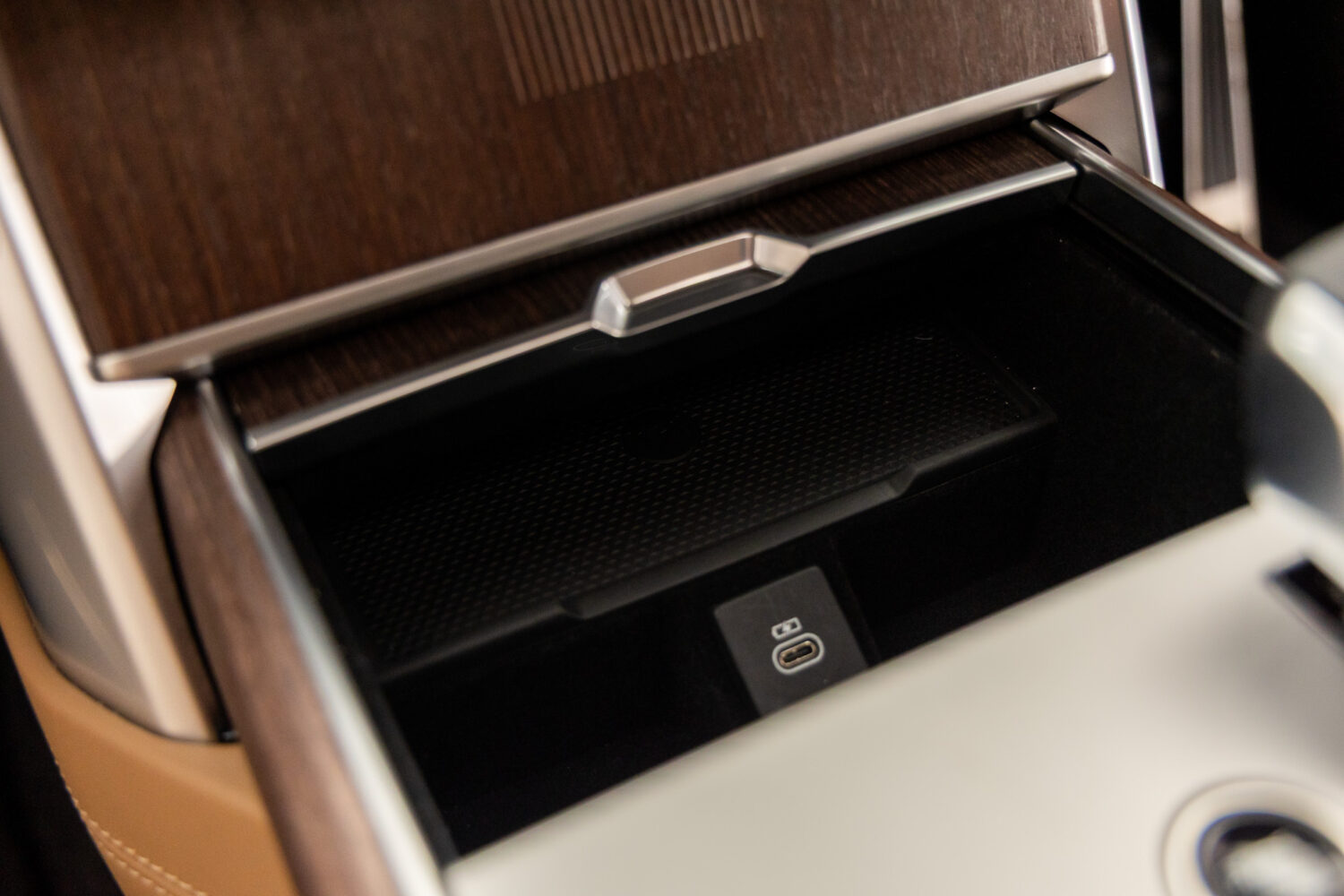 レンジローバー オートバイオグラフィ 4.4L P530 LWB 4WD