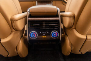 レンジローバー オートバイオグラフィ 4.4L P530 LWB 4WD