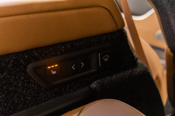 レンジローバー オートバイオグラフィ 4.4L P530 LWB 4WD