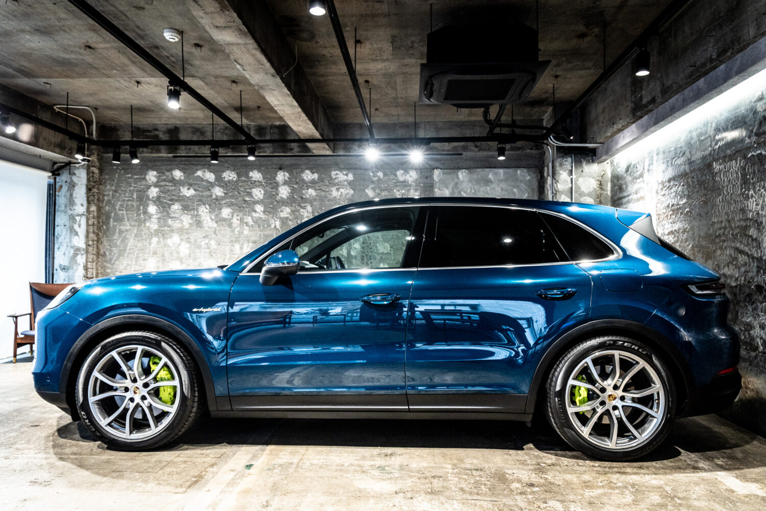 カイエン E-ハイブリッド ティプトロニックS 4WD