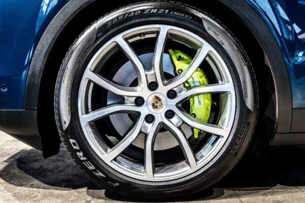 カイエン E-ハイブリッド ティプトロニックS 4WD