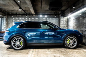 カイエン E-ハイブリッド ティプトロニックS 4WD