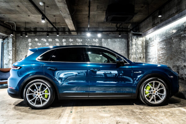 カイエン E-ハイブリッド ティプトロニックS 4WD