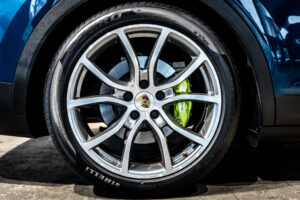 カイエン E-ハイブリッド ティプトロニックS 4WD