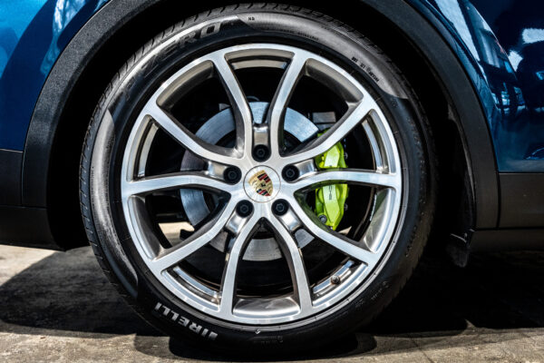 カイエン E-ハイブリッド ティプトロニックS 4WD