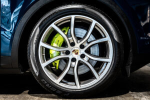 カイエン E-ハイブリッド ティプトロニックS 4WD